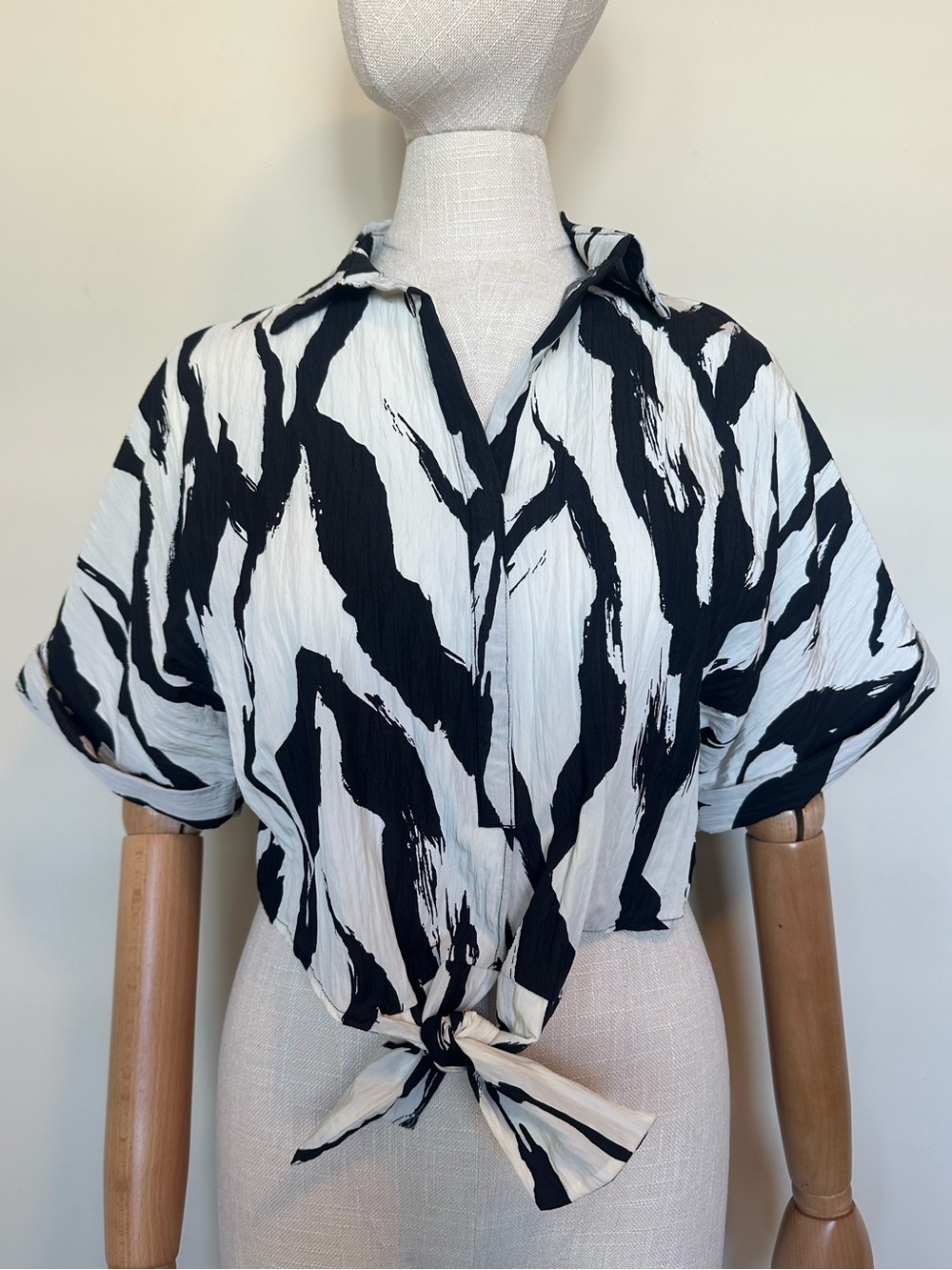 Black & White Oversized Boxy Crop Tie-Front Abstract Zebra Women's Blouse